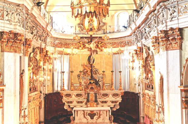 chiesa altare